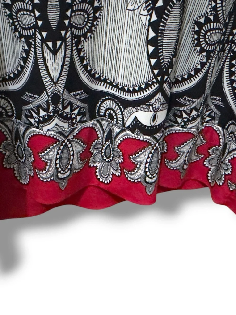 Nicole Miller | EUC Boho Baroque Black White Printed Red Trim Shift Dress (XL)